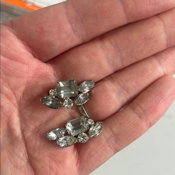 Vintage Elegant Silver Crystal Earrings - Picture 6 of 6